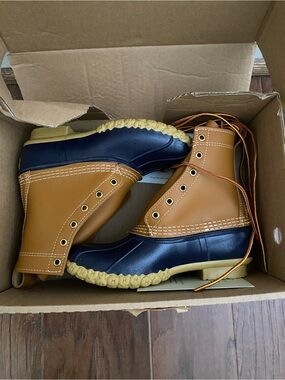 L.L. Bean Women’s Size 7.0 M Duck Boot Shearling Lined Leather Lace Up Tan/Navy